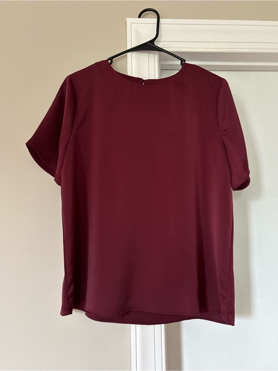 GAP Tops - Banana Republic Factory Women's Short Sleeve Silky Blouse in Burgundy